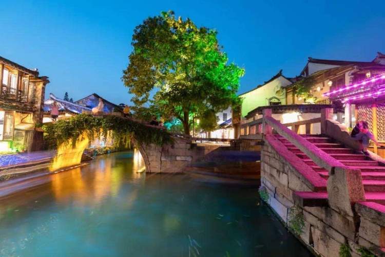 品蟹尝鲜,夜游赏灯,水城慢游,上海旅游集散总站推出30条国庆游线!