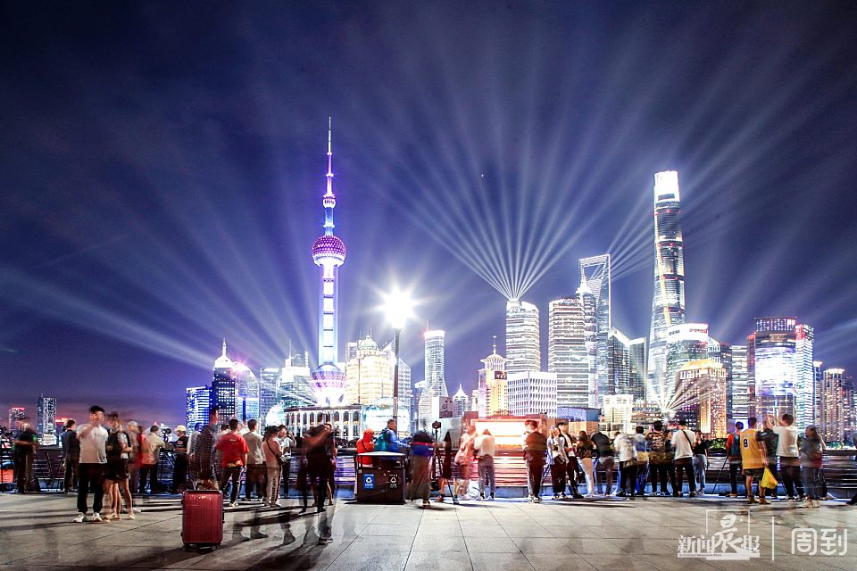 國慶燈光秀進行亮燈調試,燈光璀璨的浦江夜景,美不勝收 | 晨鏡頭