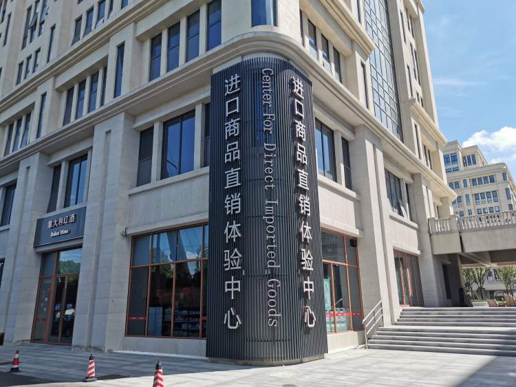 全国每年15%高端化妆品出自松江这个自贸城,下周一她回来了!