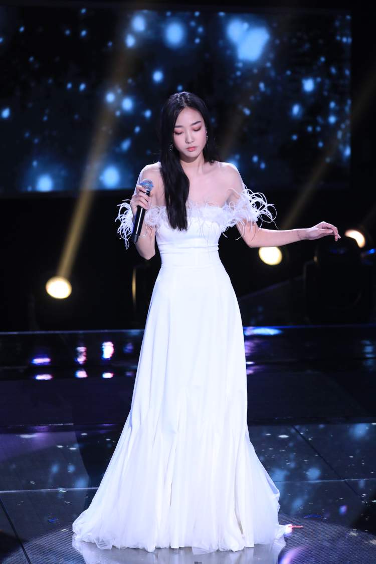 2020中国好声音再夺收视第一名李健战队学员单依纯引发关注