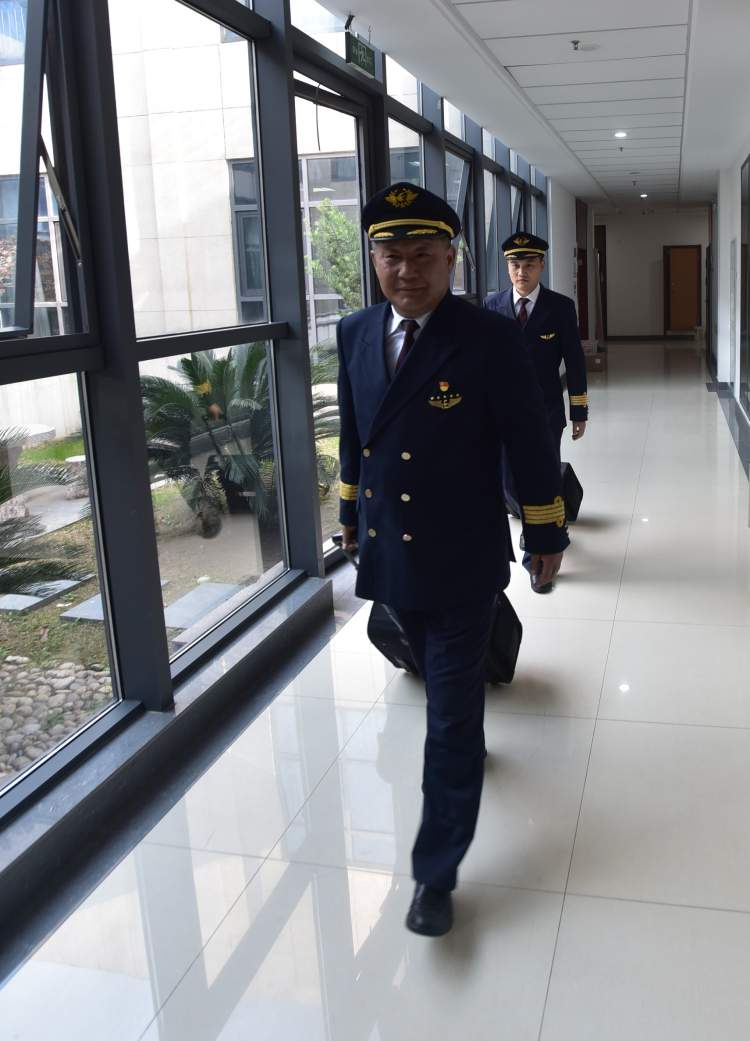 空军71周年,东航"五星机长"讲述40年飞行故事