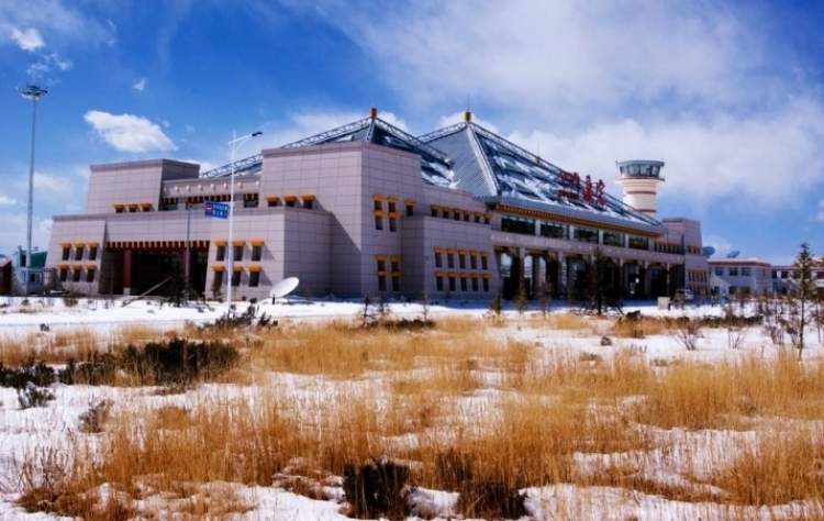 飞哪个机场能到理塘?