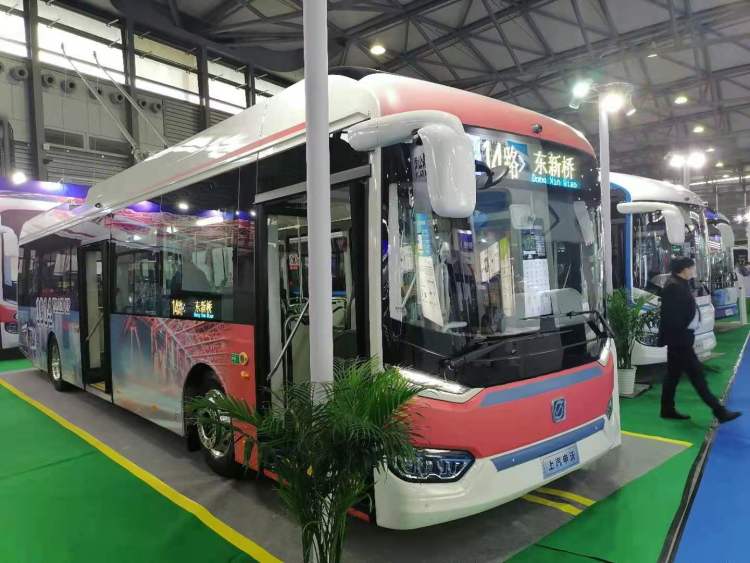 申沃"双源无轨电车"外观靓丽