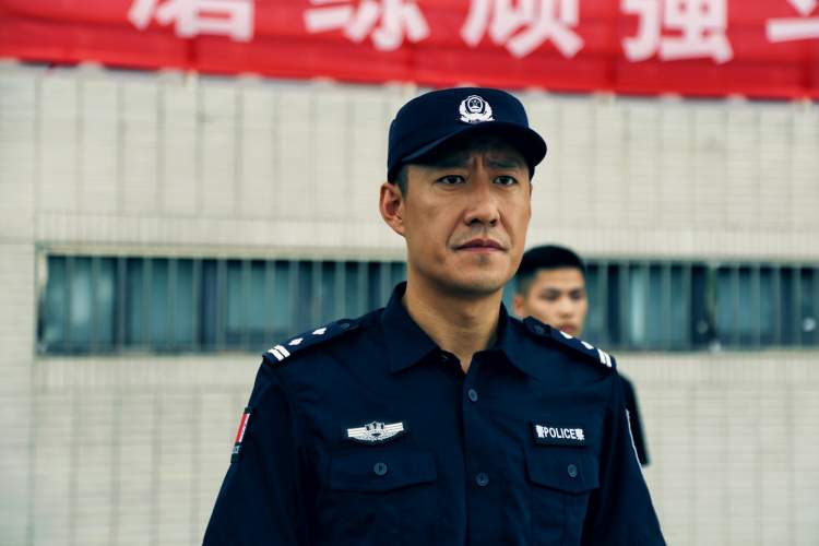 于震演警察的电影图片