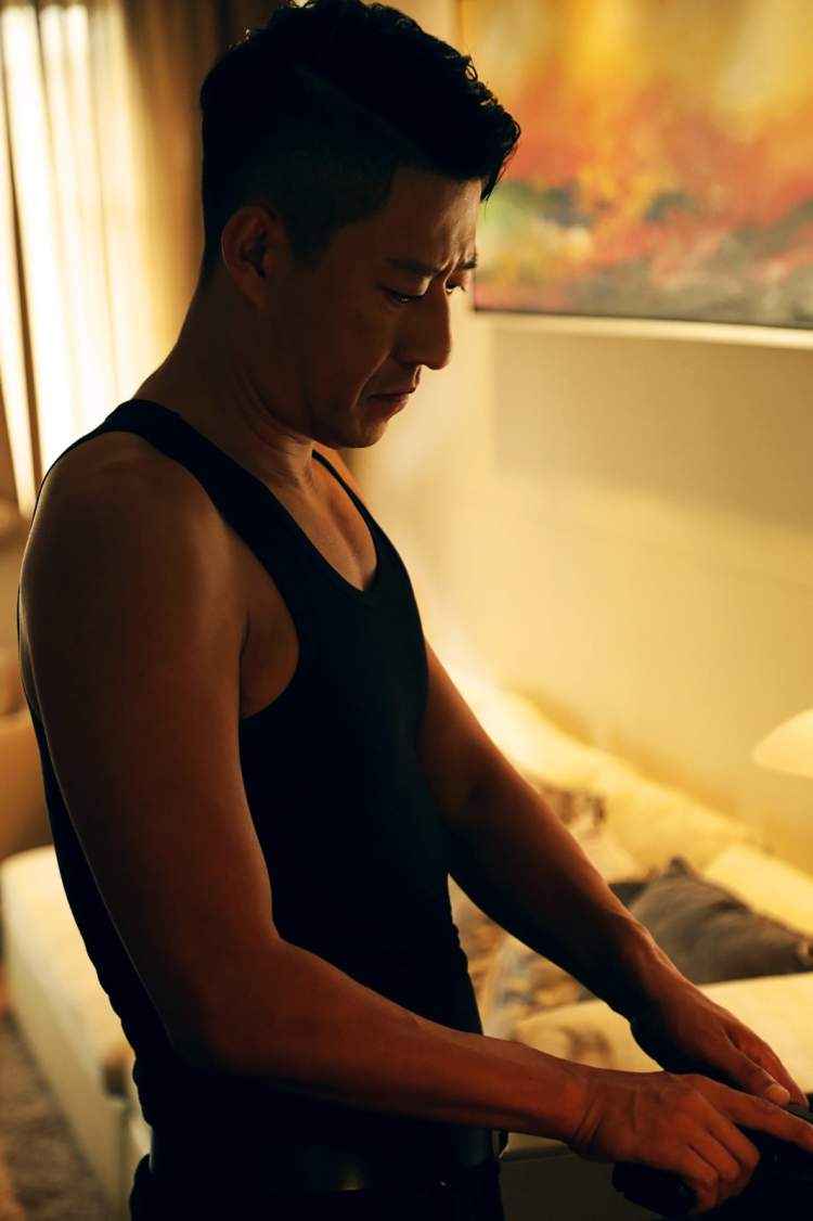 一次偶然的机会,郝欢喜与ktv大堂经理程天乐相识,两人"三句话开怼,五