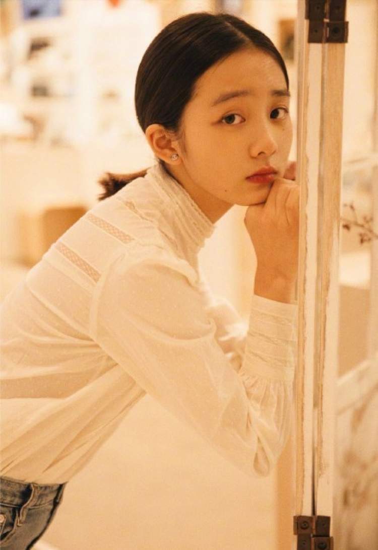 有部分网友也不是很满意,认为这组照片不如黄忆慈平时的照片.