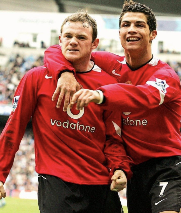 鲁尼退役,风中的小胖子已变沧桑大叔,只有c罗留住了岁月