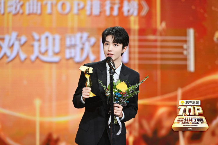 中国歌曲top排行榜 颁奖晚会落幕 吴亦凡捧得两项荣誉 周杰伦 李宇春分获最佳男女歌手 周到上海 中国歌曲top排行榜 颁奖晚会落幕 吴亦凡捧得两项荣誉 周杰伦 李宇春分获最佳男女歌手 周到上海
