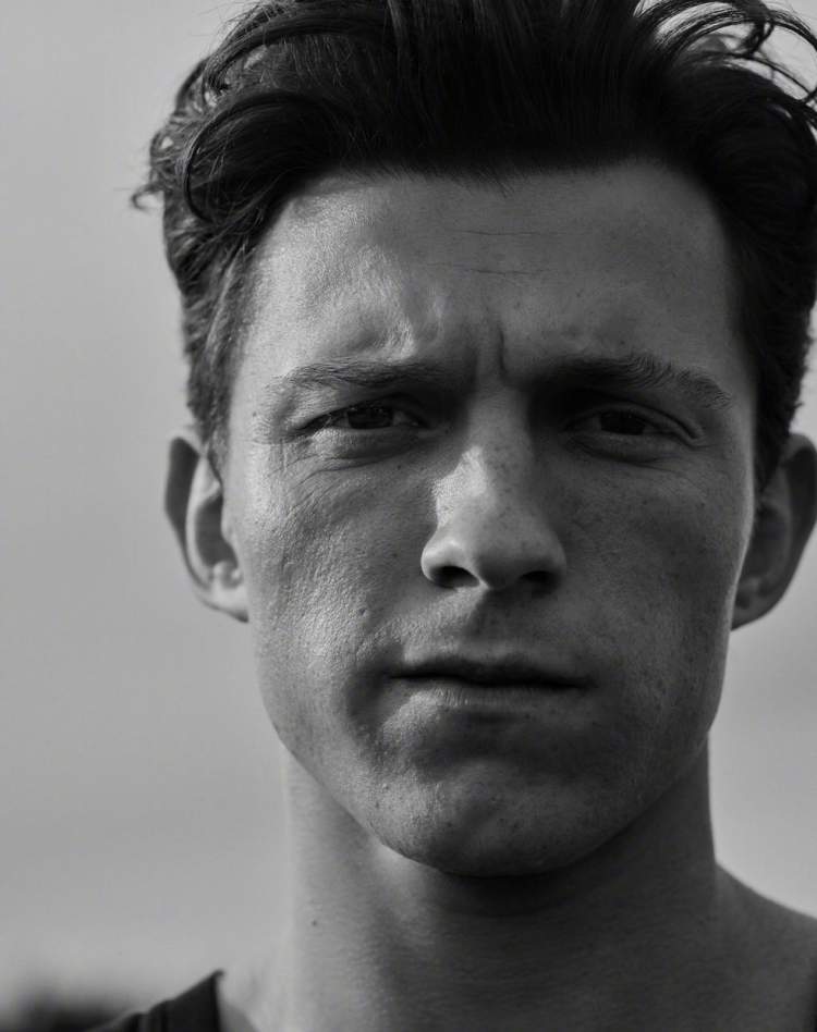 汤姆赫兰德素描,汤姆赫兰德侧面_大山谷图库