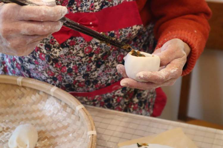 元宵节浦东三林人包"荠菜圆子",比鸡蛋还大的汤圆你吃过吗