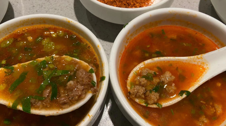 海底捞牛肉粒变素,消费者买账吗?7位刚吃完海底捞的顾客这样说