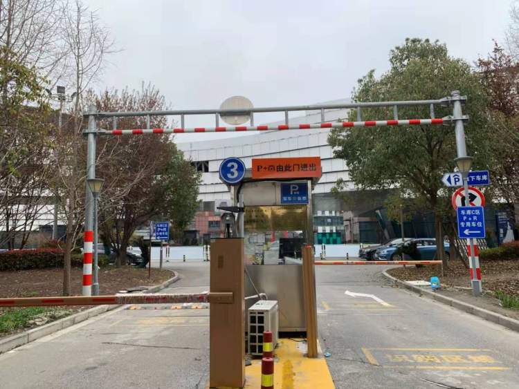 联航路站p r停车场(车行入口)