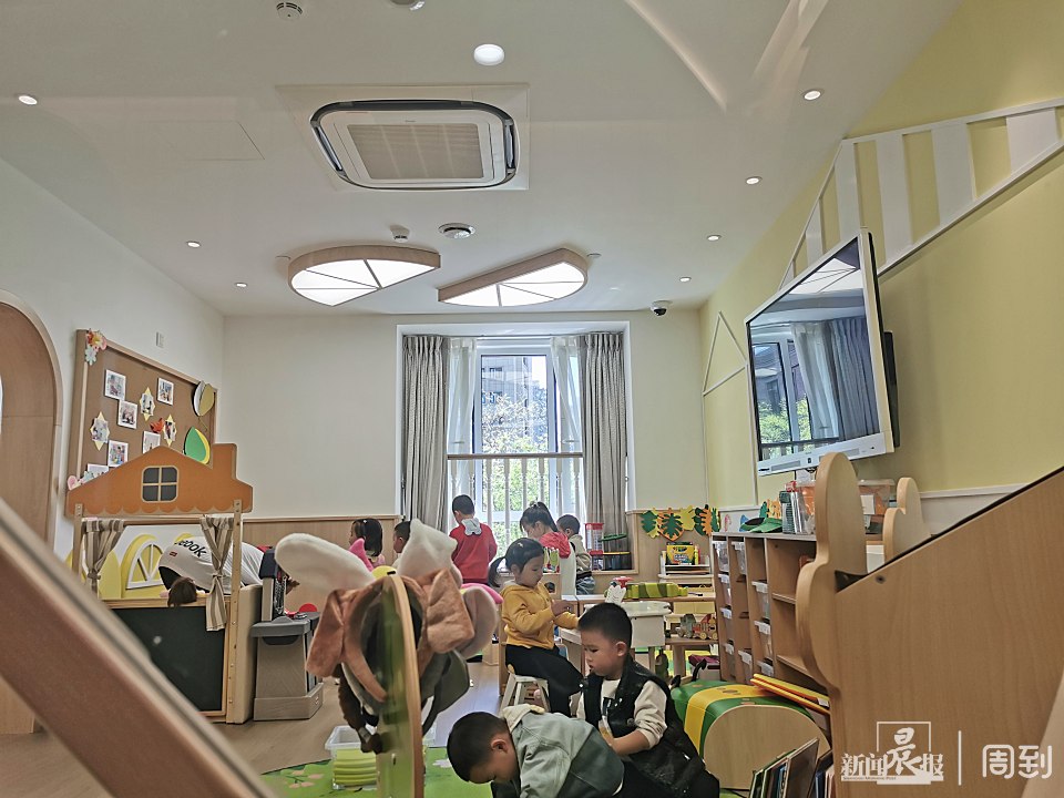 荷花池幼儿园托班部地处黄浦区江阴街188号,位于"五坊园"小区内,2021