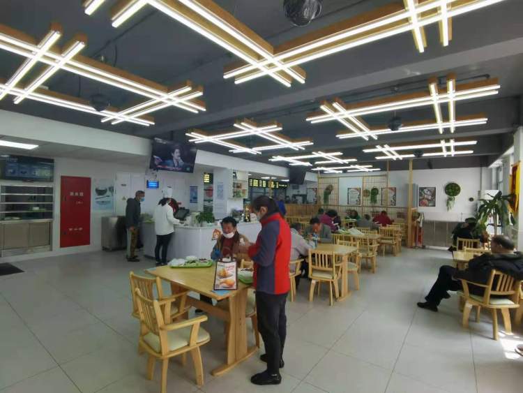 烧什么菜 一起去家门口的社区食堂吃吧 周到上海 烧什么菜 一起去家门口的社区食堂吃吧 周到上海