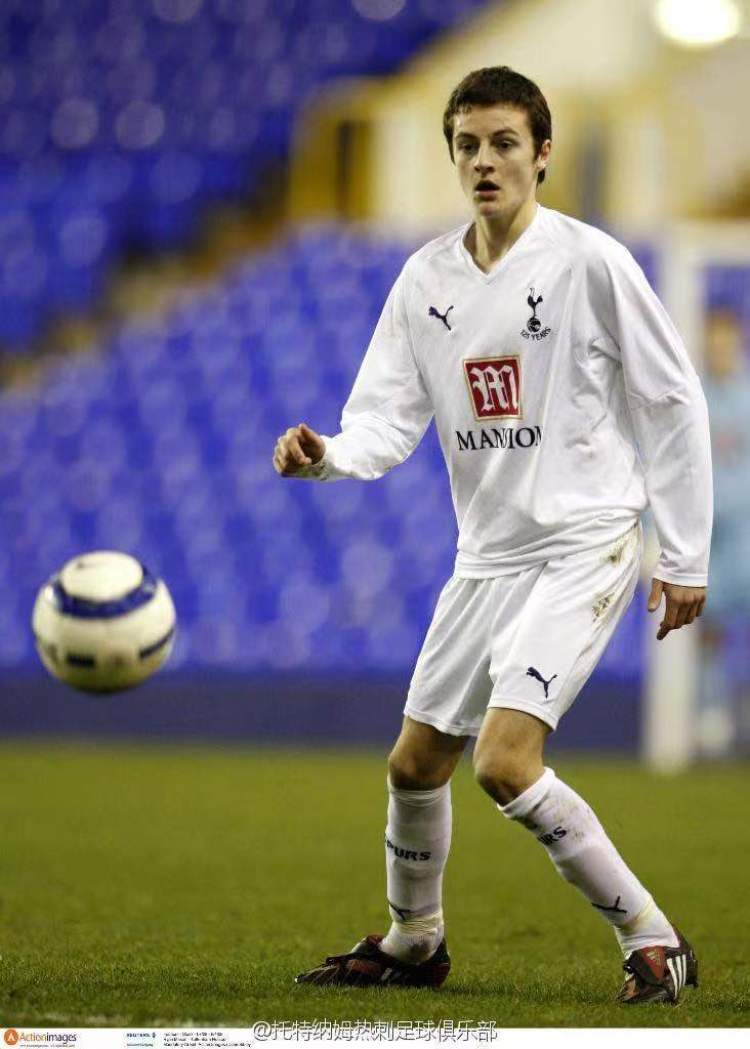 2016年2月18日,欧联杯32强赛热刺对阵佛罗伦萨,梅森第一次戴上队长