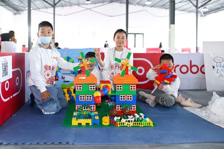 作为机器人领域的顶级赛事,今年的robotex大会设置了高级循线,乐高循