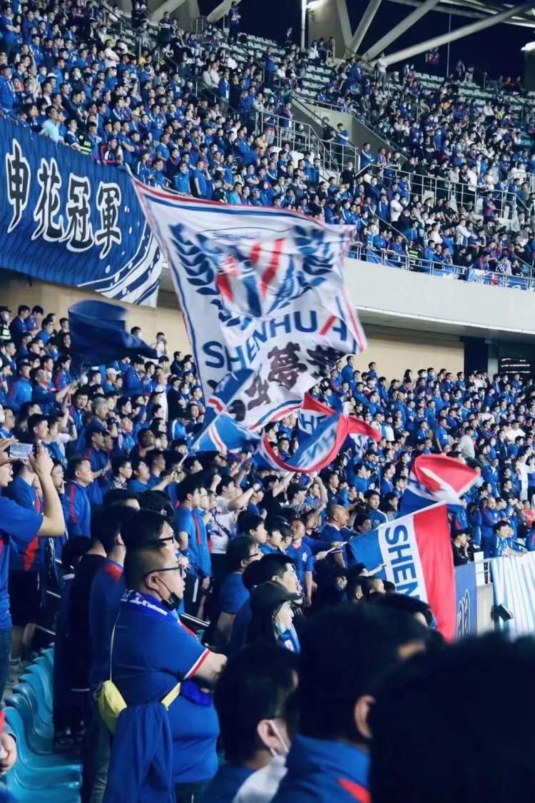 德比助威球迷当天来回 苏州地铁加开班次延长运营时间 深夜高铁站满眼 申花蓝 周到上海 德比助威球迷当天来回 苏州地铁加开班次延长运营时间 深夜高铁站满眼 申花蓝 周到上海