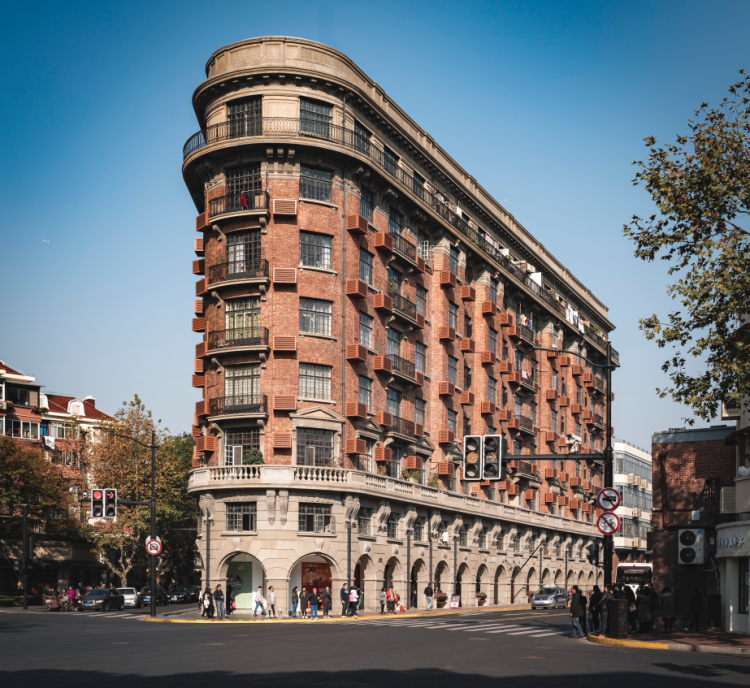 上海故事|这位上海作家18年前就写到武康路罗密欧阳台 新书曾被码成