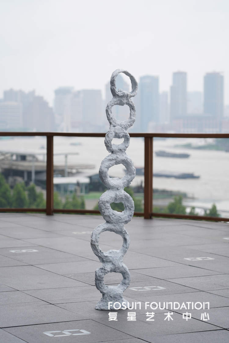 本次天台艺术季为公众呈现艺术家苏畅的三件雕塑作品《连续呼吸》