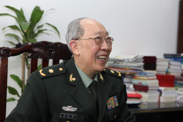 "那个帅气又可爱的老爷子!"——晨报记者眼中的吴孟超