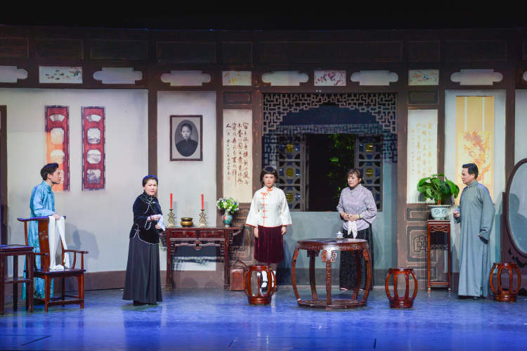 剪不断的《大雷雨》情缘:从沪剧舞台走出来的女企业家