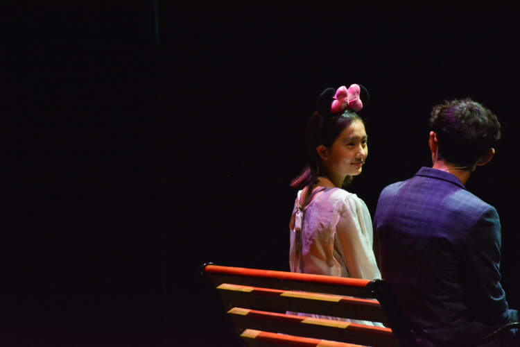 水中之书五周年黄磊女儿多多三年后再登台赖声川她已经是一个演员了