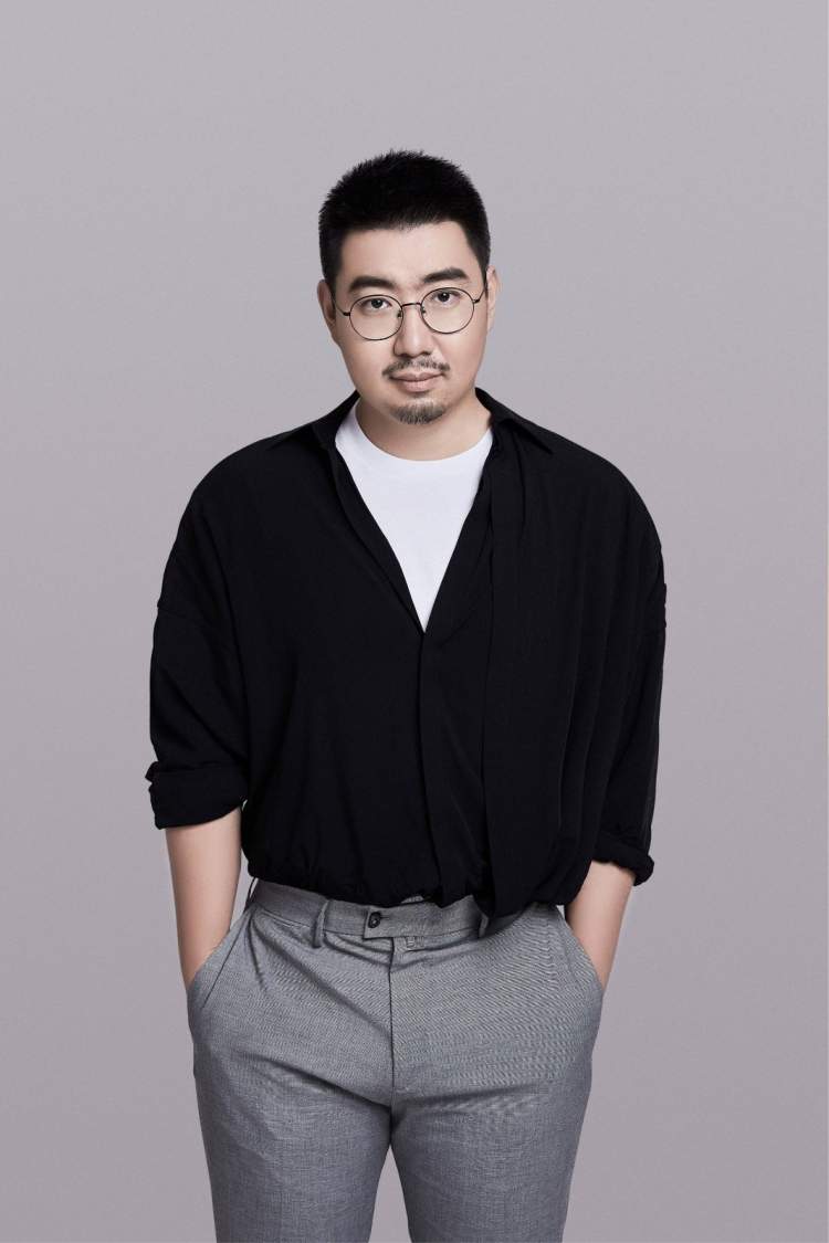 南派三叔作者简介南派三叔,本名徐磊,1982年2月20日出生于浙江省