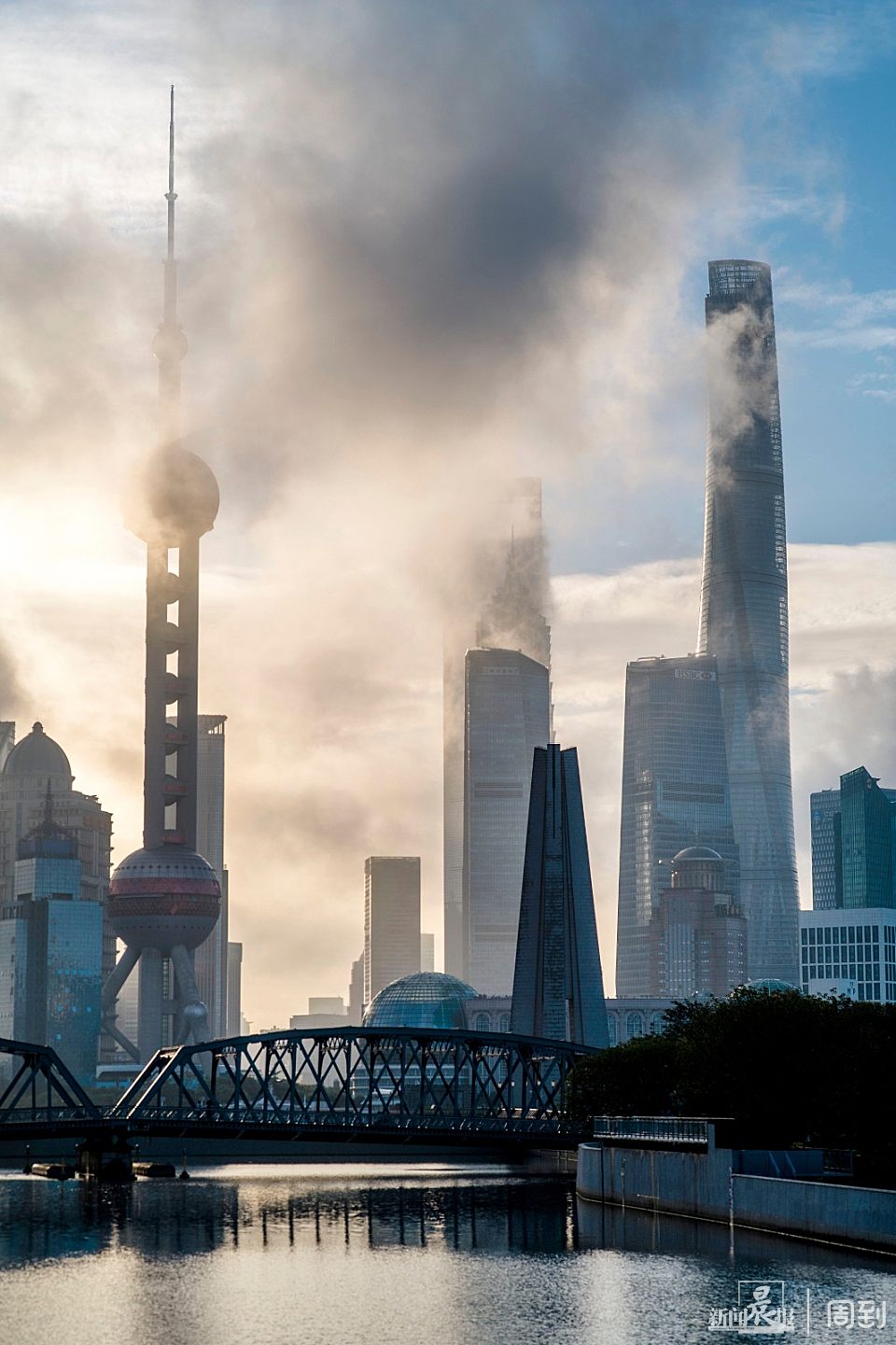 今晨魔都,绝美云雾日出,别样的城市风景 