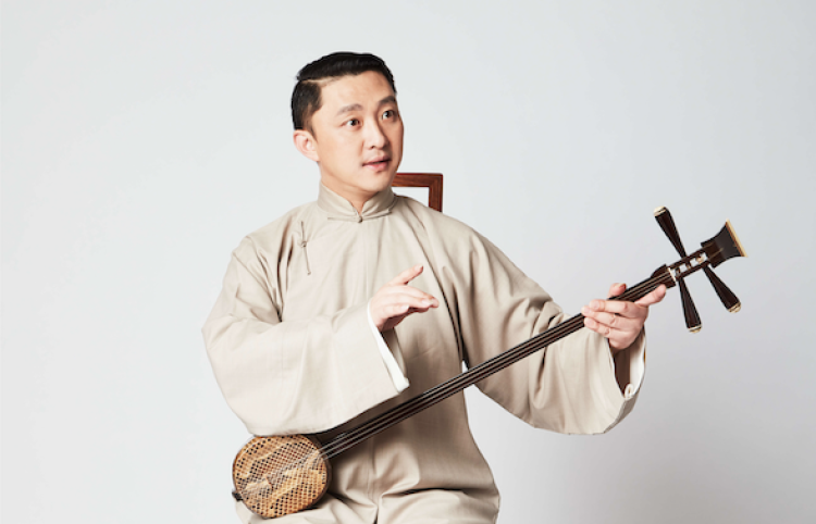 国家一级演员,上海评弹团团长高博文,师从饶一尘,陈希安,赵开生等多位