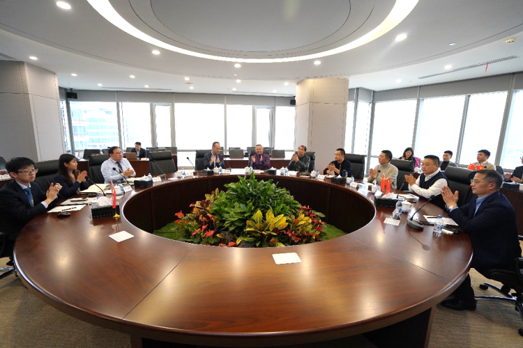 活动现场,林进强副行长首先向商会一行介绍了厦门国际银行的发展历程