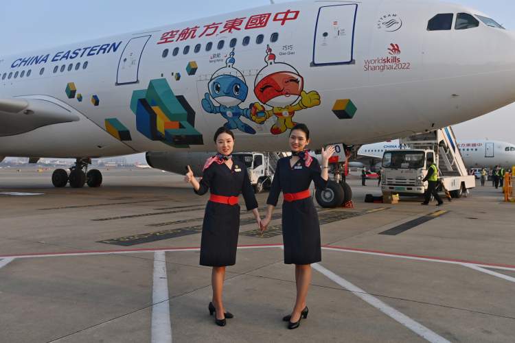 两名东航"空姐"分享往届参赛经历