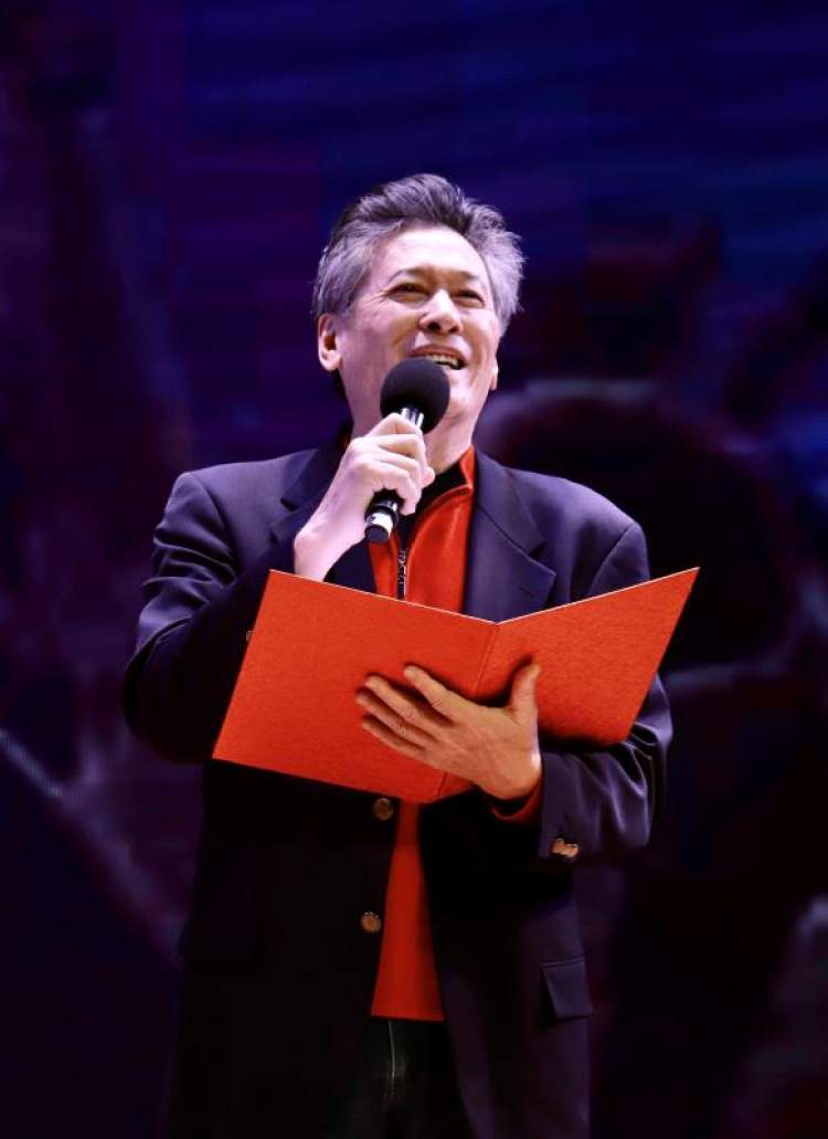 "艺"起战疫 | 上影演员剧团演员王志华:读诗,为大家缓解焦虑情绪