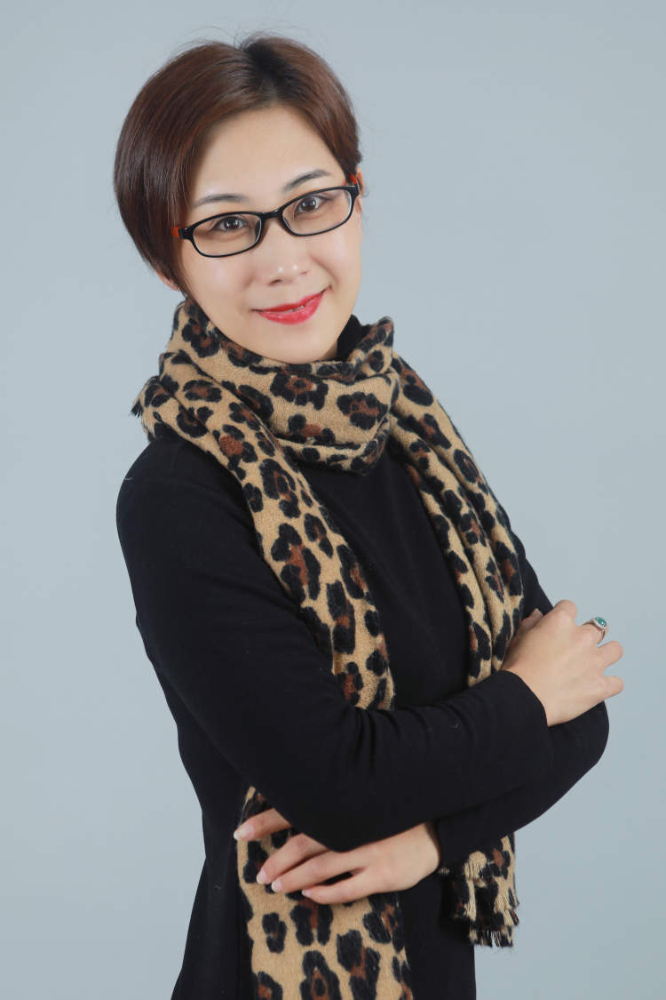 艺起战疫文艺工作者抗疫日记越剧演员樊婷婷向70多岁老党员学习冲锋在