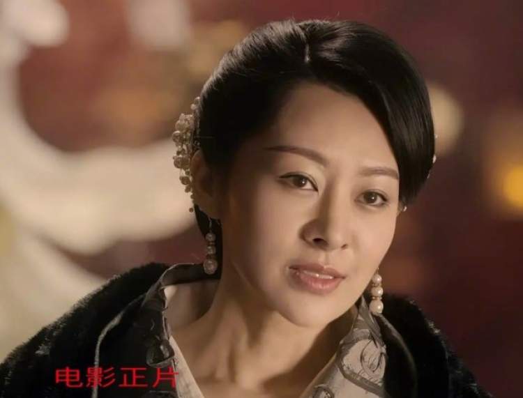 主演的"花夫人"许晴,疑似被换脸成另一位演员,电影官博和海报也没有