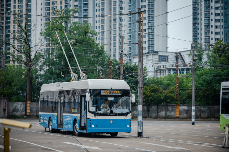 上海老公共汽车图片