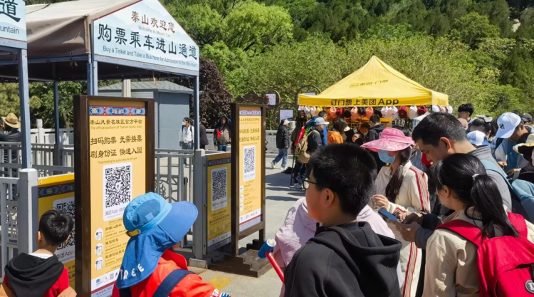 直击五一首日上海迪士尼度假区等多地景区迎客流高峰小黄车出游同比增