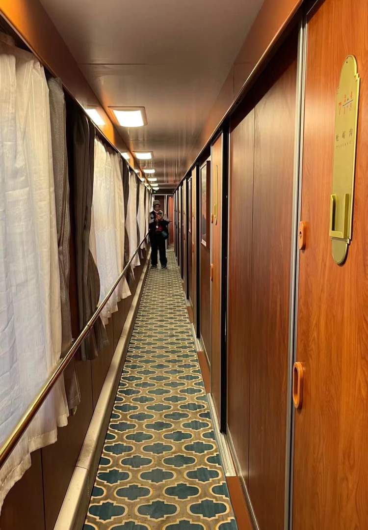 上海市民坐火车游新疆:豪华列车不"豪华"