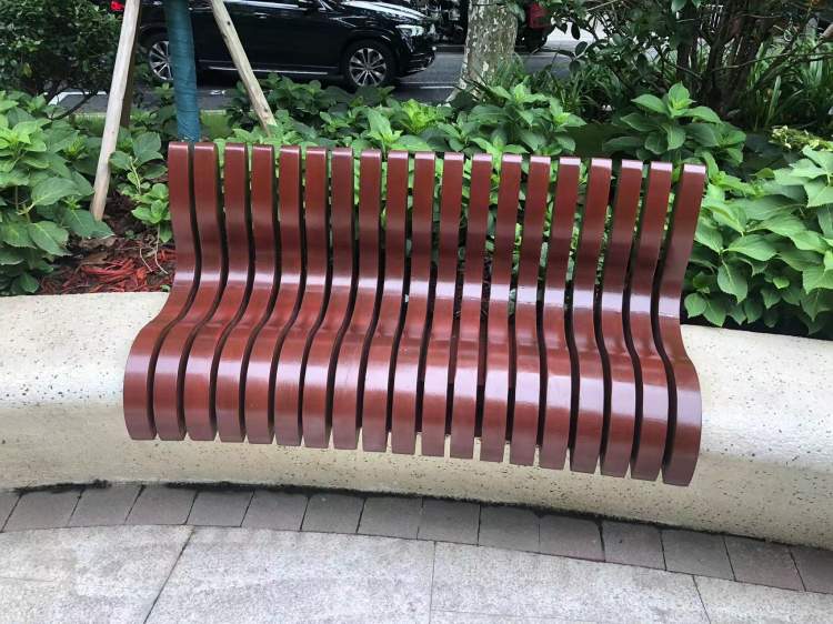 椅面高度最大相差20厘米以上美观之外公共座椅能否让人坐得更舒服更