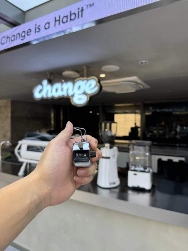 "徐恩杰环顾四周,"其实这么多人就是我们其他门店的日常.