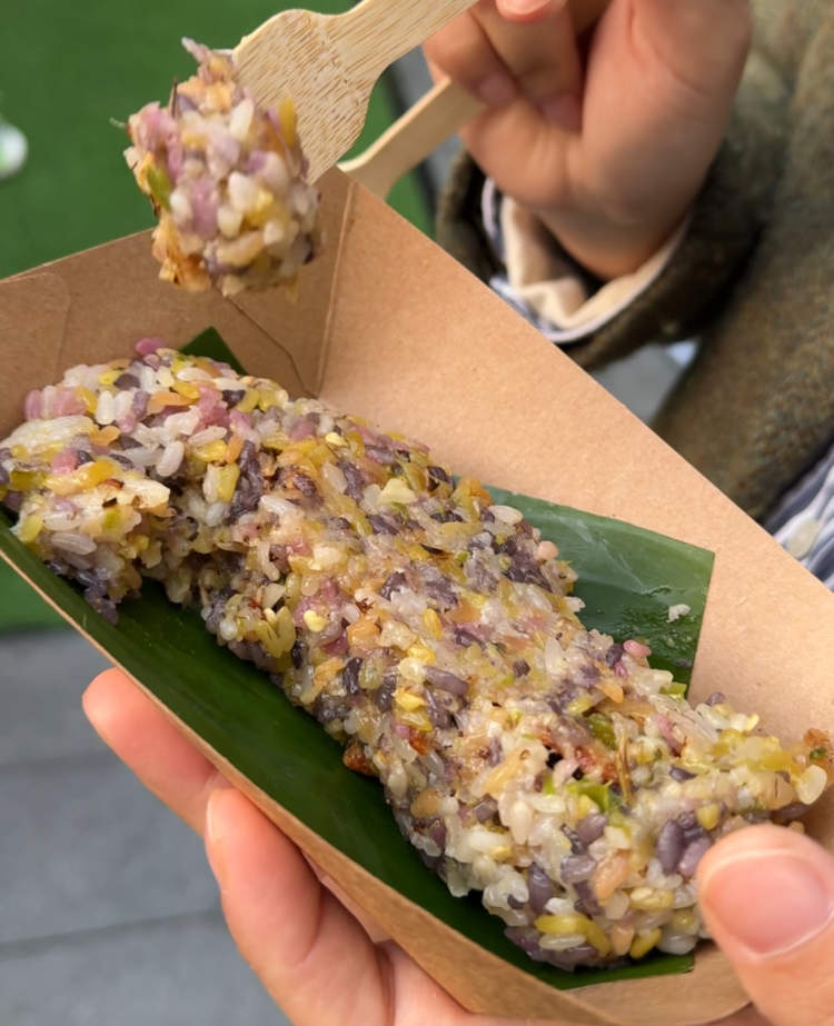 米饭拌蚂蚁？芥末小炒牛肉？还有黄酒奶茶！赴这场碳水盛宴，却被一群黑暗料理惊艳|荡马路