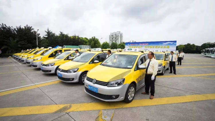 白座套又要回来啦,出租车上还有一键报警