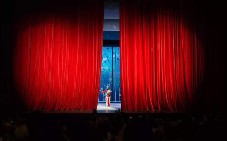 顾村镇丨有400余座位的 依弘剧场>今天在顾村智慧湾正式开幕! - 周到