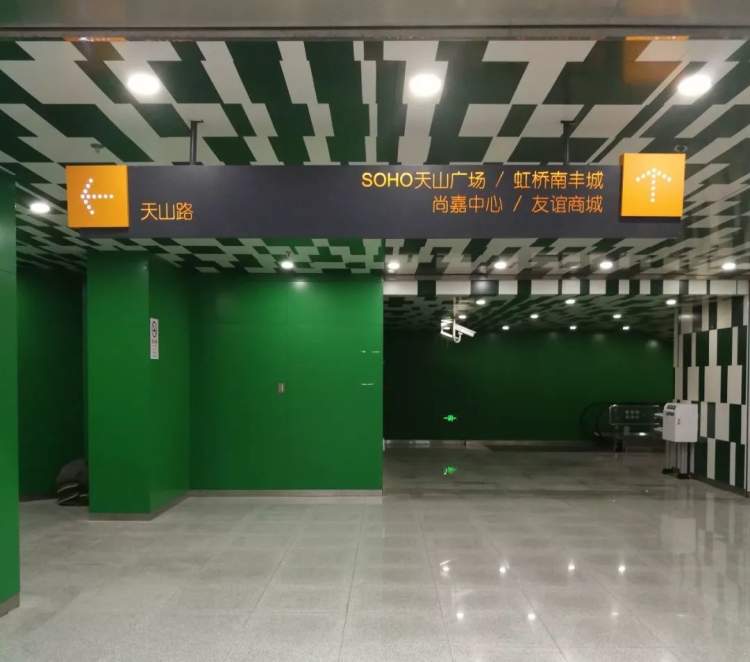 逛虹桥商圈再也不迷路!地下通道的春,夏,秋,冬标志认识一下