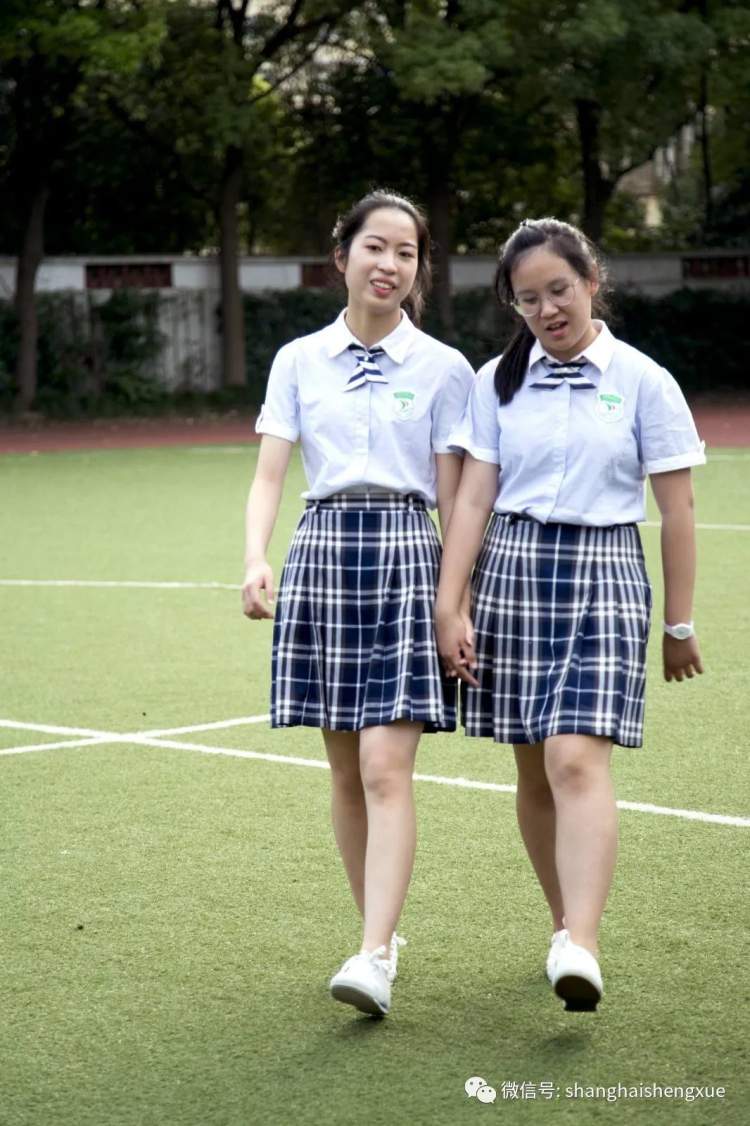 "戴妈妈表示,一路走来,女儿的成长离不开竹园小学,新竹园中学老师
