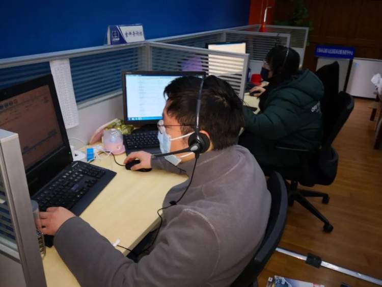 节后战疫首周上海法院12368坐席员忙得喉咙耳朵一起疼