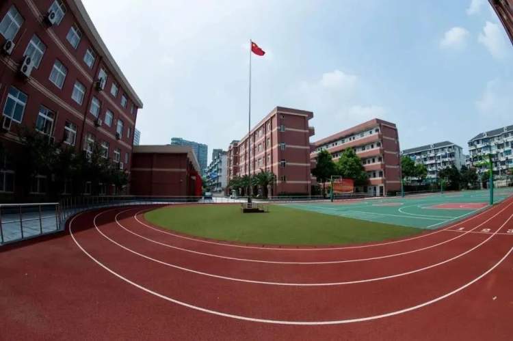 市北初级中学北校更名亮相风华初级中学教育集团于2016年成立,2017年