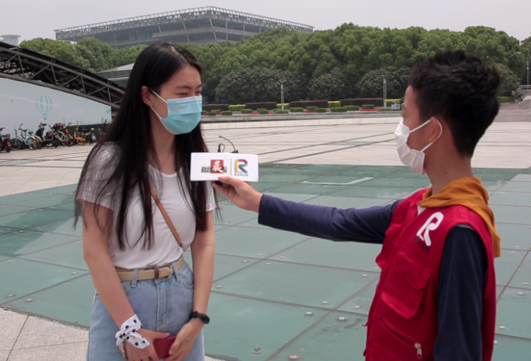 晨报学记团 | 小记者街头采访,在一次次"被拒绝"中成长