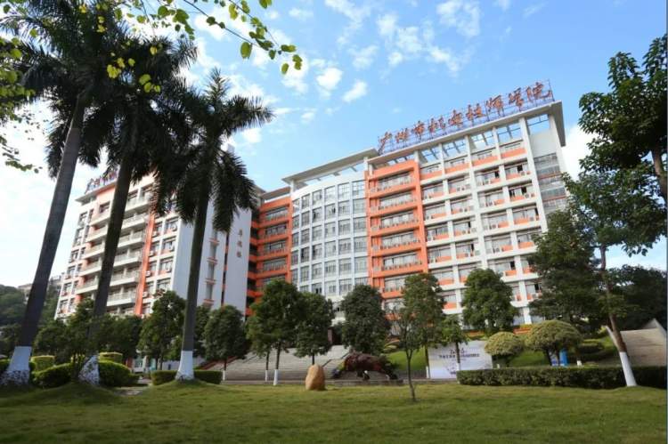 45届世赛中,广州市建筑工程职业学校学生梁智滨,陈子烽获得砌筑项目