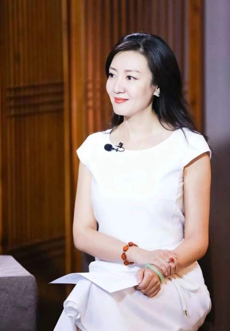 阎华■ 作曲家 侯小声■ 《新民晚报》高级记者 沈月明■ 青年民歌