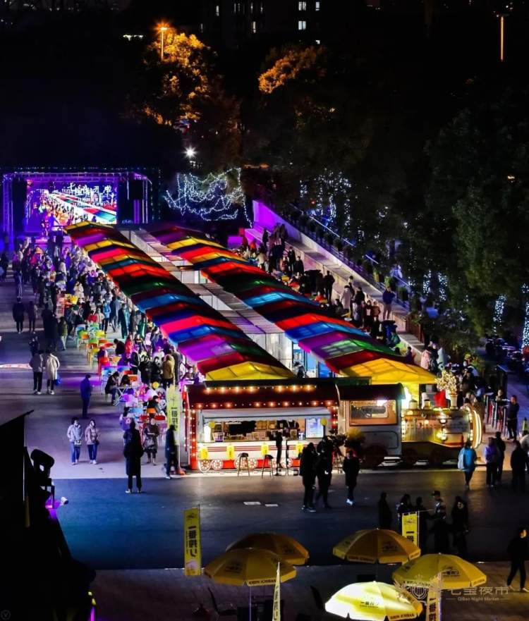 今晚,七宝夜市正式开业,貌似把整个地球的美食都搬过来了!